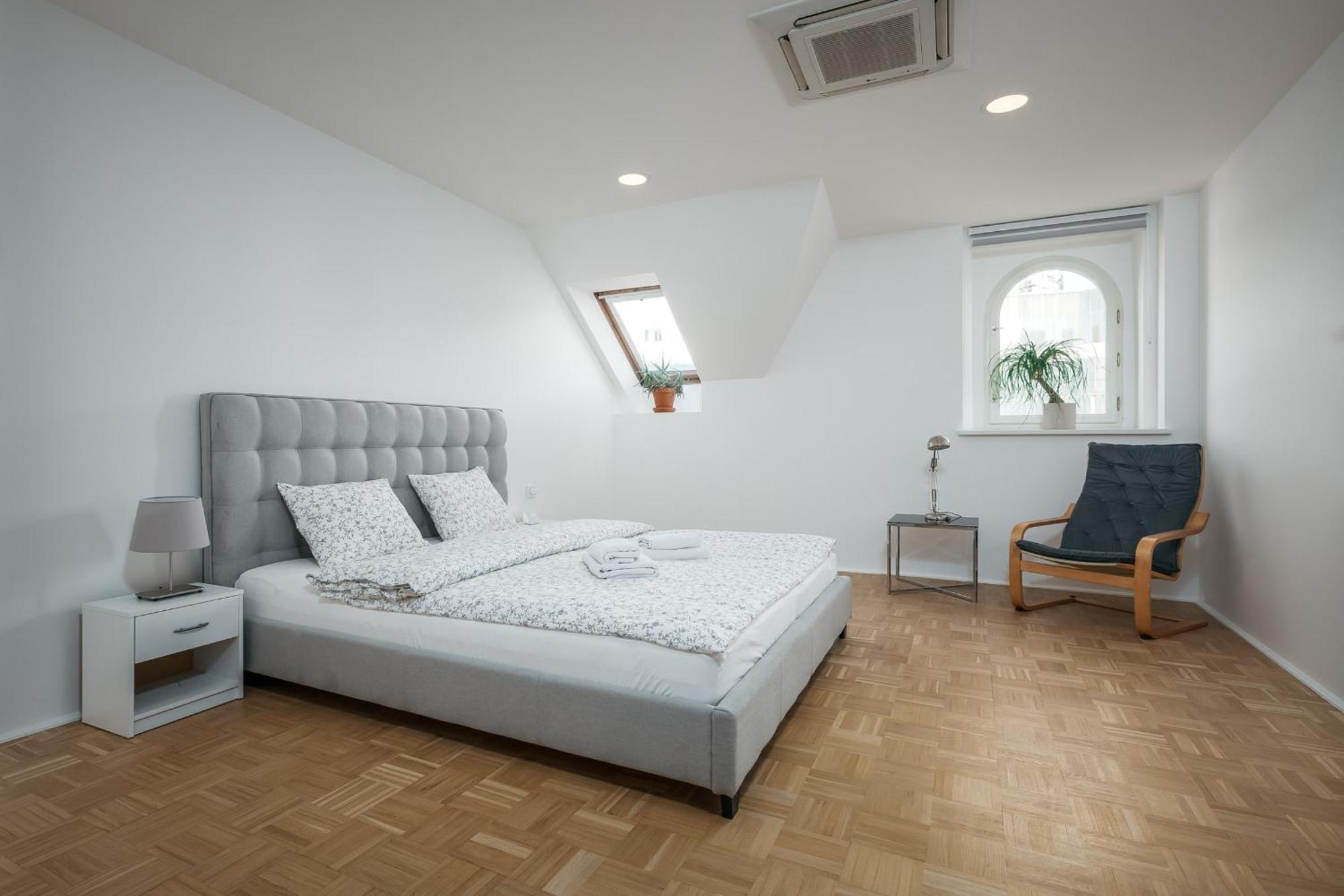 Dot 3 Bdr Apartment With Tyn Cathedral View & Ac Prag Dış mekan fotoğraf